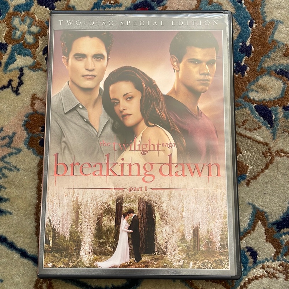 TWILIGHT BREAKING DAWN PART 1 DVD w/ TWO DISC SPECIAL EDITION!